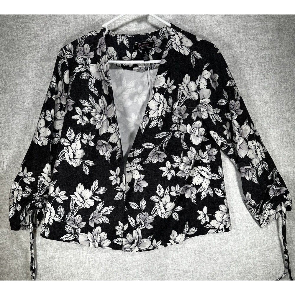 C. Wonder Women's Floral Blazer Size Small -missing front button Black/White